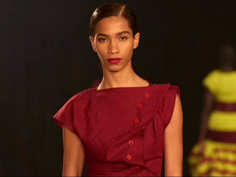 كريستوفر جون روجرز يعود إلى منصات عروض الأزياء بأقوى مجموعاته في نيويورك 