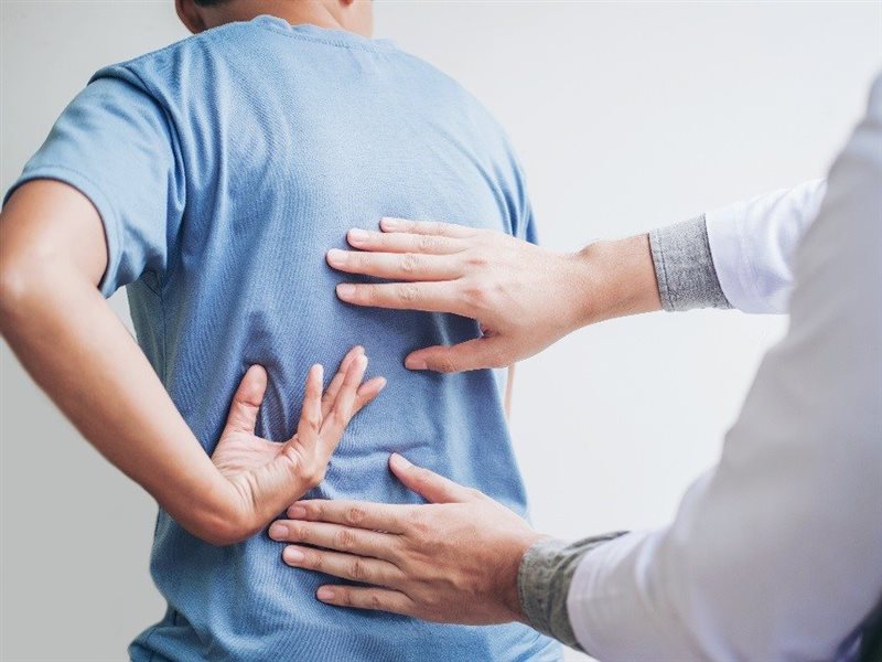 عادات خاطئة تسبب الانزلاق الغضروفي القطني.. إليك أبرز الأعراض