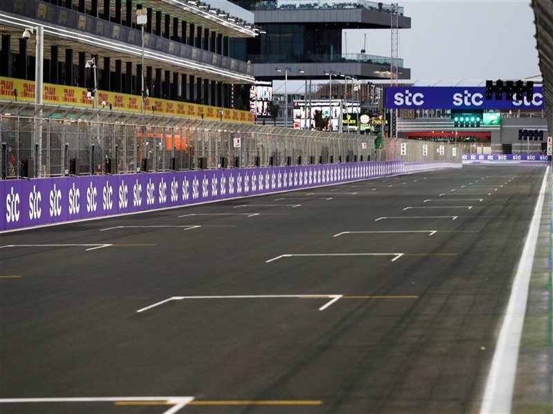 جدة تحتضن سباق 