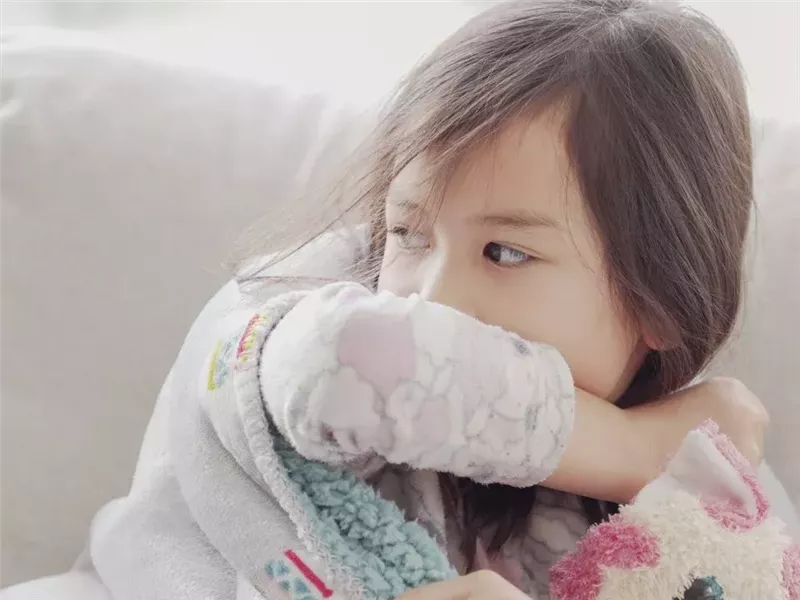 أسباب السعال عند الأطفال.. متى يستدعي استشارة الطبيب؟