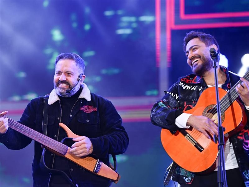 تامر حسني يتألق في عيد الحب بأكبر حضور طلابي لجامعتي حلوان وعين شمس