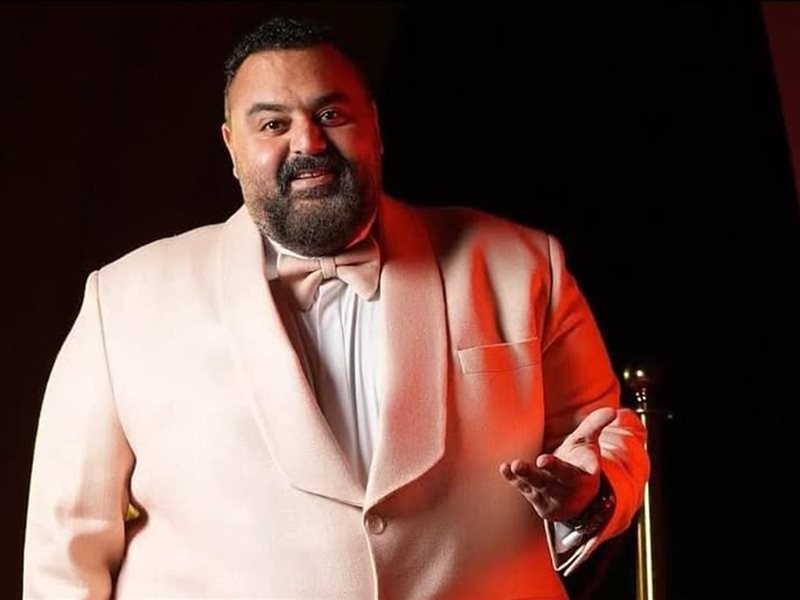 شيكو يقدم جائزة أفضل كاتب في الإثارة والتشويق للكاتب يحيى صفوت