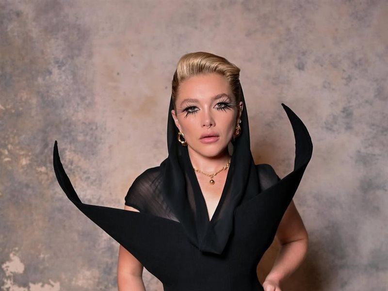 فلورنس بوغ المرشحة لجائزة الأوسكار تشارك في عرض أزياء هاريس ريد