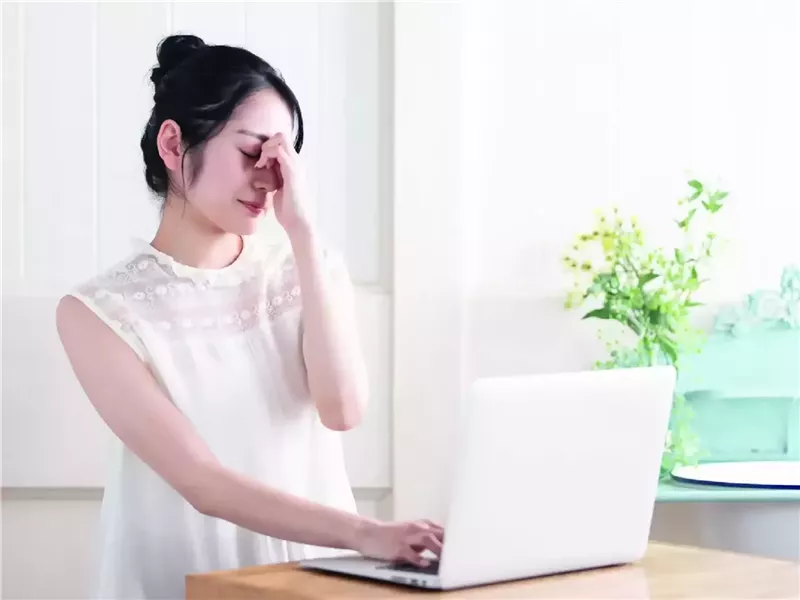 دراسة تحذر: حتى ساعة واحدة من استخدام الشاشة يوميًا قد يزيد من خطر قصر النظر