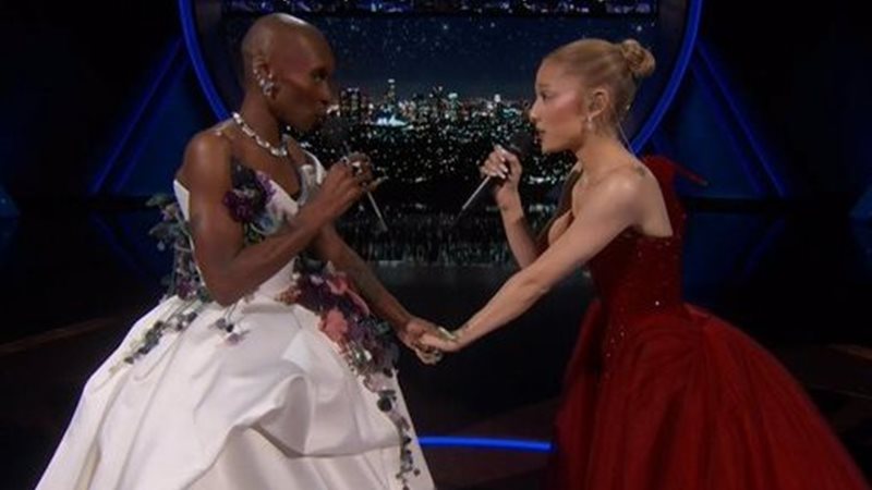 أريانا جراندي وسينثيا