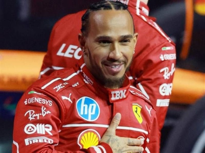 هاميلتون يستمتع بتجربته الجديدة مع فيراري ويشيد بأداء السيارة