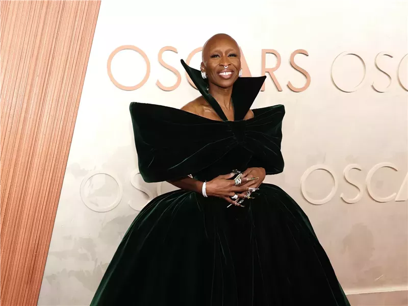 سينثيا إريفو تتألق بفستان لويس فويتون مستوحى من هاتي مكدانيال في الأوسكار 2025