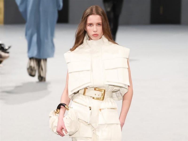 بالمان تقدم تصاميم مبتكرة بنقشة الزيبرا خلال أسبوع الموضة في باريس 