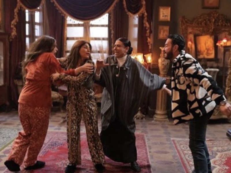 جدل حول مشهد ضرب أحمد زاهر لابنته ملك في 