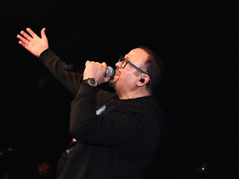 بالصور .. هشام عباس يتألق فى أضخم خيمة رمضانية على طريق السويس  