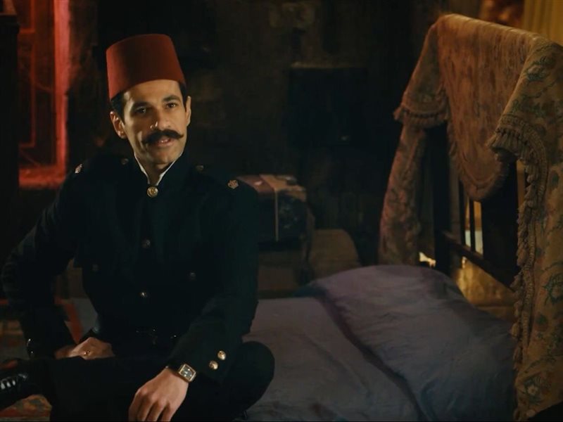 الحلقة السابعة من مسلسل النص: عصابة أحمد أمين تسرق كامب إنجليزي