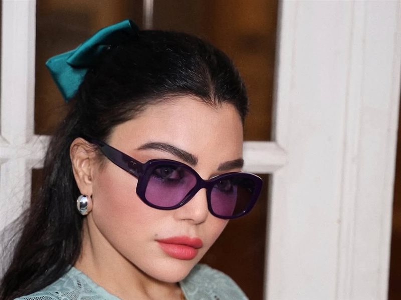 هيفاء وهبي تخطف الأنظار بإطلالة أنيقة من توقيع إيلي صعب في باريس 