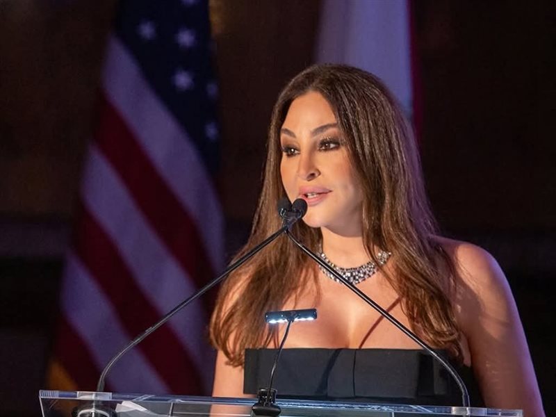 ببصمة مارلي.. إليسا تتألق بإطلالة أنيقة في احتفالية مئوية الجامعة اللبنانية الأمريكية بنيويورك 