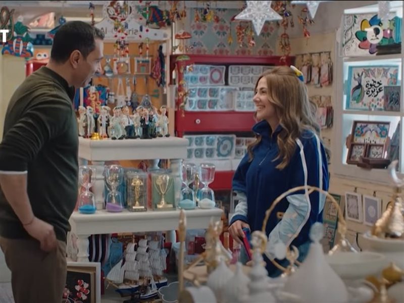 مسلسل عايشة الدور الحلقة 7.. حازم وسالي يزورا فاطيما وداليا تتعرض للخداع 