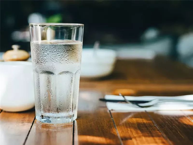 في اليوم العالمي للمياه.. 6 فوائد صحية تقدمها لصحتك وهذه ضوابط تناولها