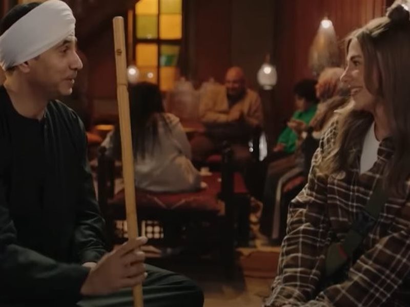 مسلسل عايشة الدور الحلقة 8.. فاطيما تتعرف على عالم دكتور حازم الخفي 