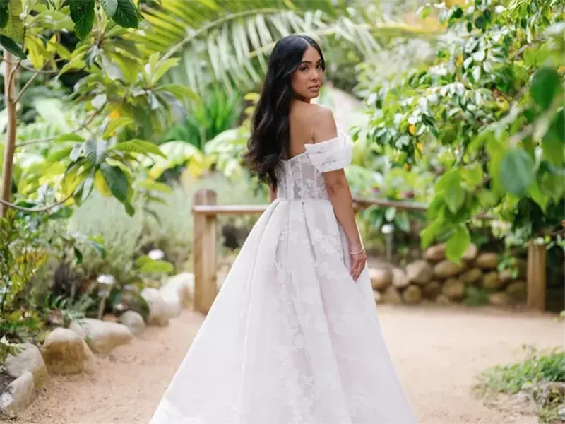 لعروس العيد.. 10 طرق لترك شعرك منسدلاً في حفل زفافك لإطلالة ملكية