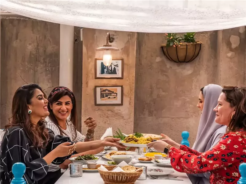 إتيكيت عزومات رمضان.. إذا كنت ضيف 6 آداب عليك اتباعها