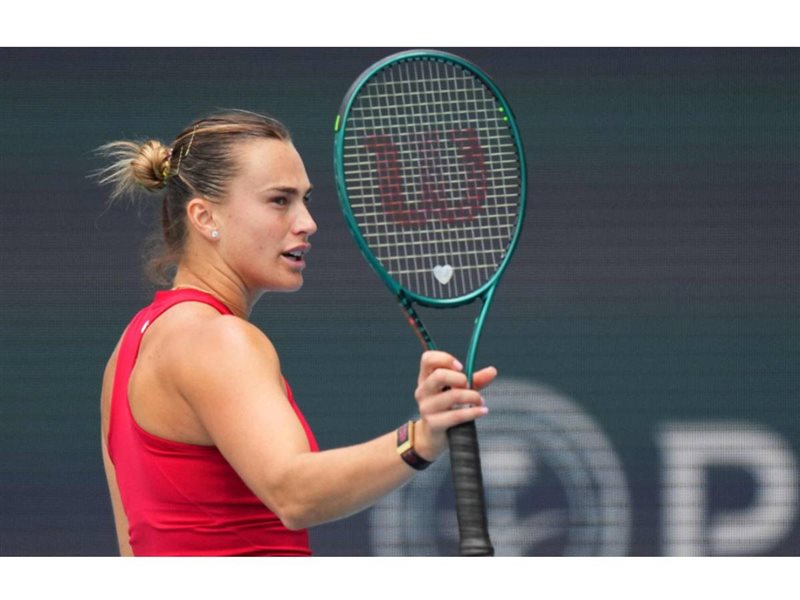 دي مينور وشفيونتيك يتأهلان إلى أدوار متقدمة في بطولة ميامي