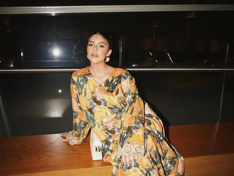 أصالة كامل تلفت الأنظار بإطلالة إماراتية ساحرة في رمضان 