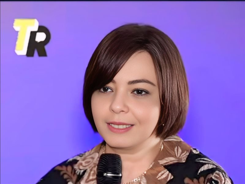 خاص.. مؤلفة عايزة أتجوز و80 باكو تروي كيف تحولت من دكتورة صيدلانية إلى كاتبة  