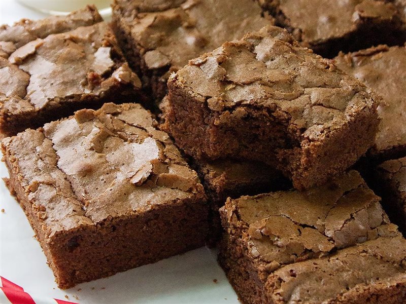 لعشاق الشوكولاتة.. إليك أسهل طريقة لتحضير البراونيز