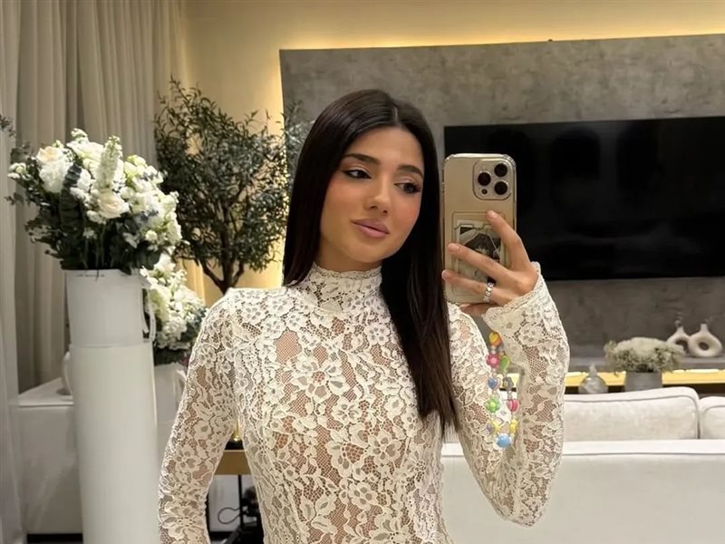 نارين بيوتي تشارك جمهورها لحظات من أجمل أيام حياتها