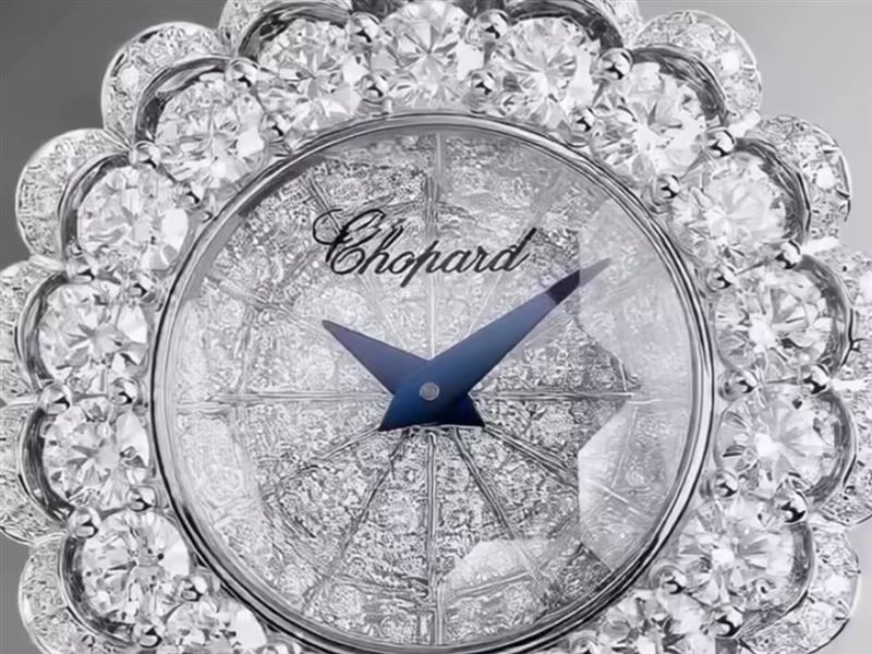 شوبارد تطلق ساعة 