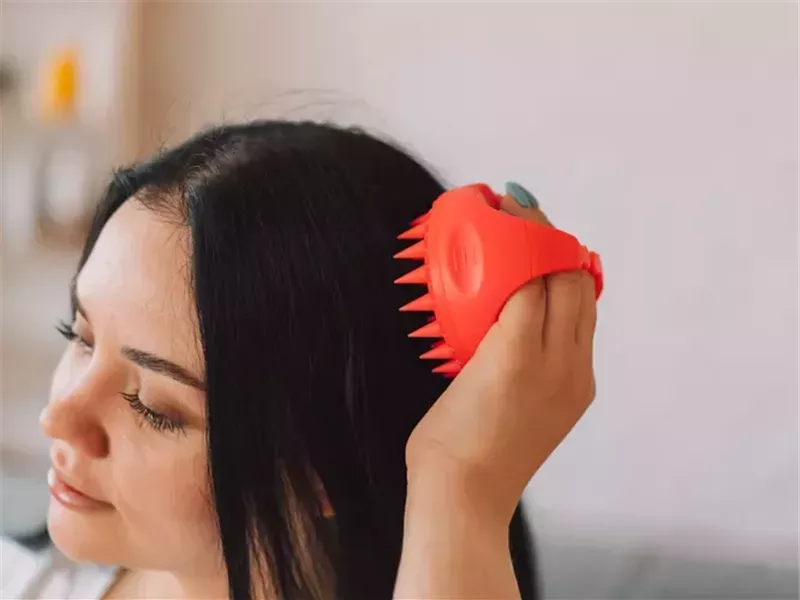 فوائد زيت الخروع للشعر.. هل يساعد على تعزيز نموه؟ 