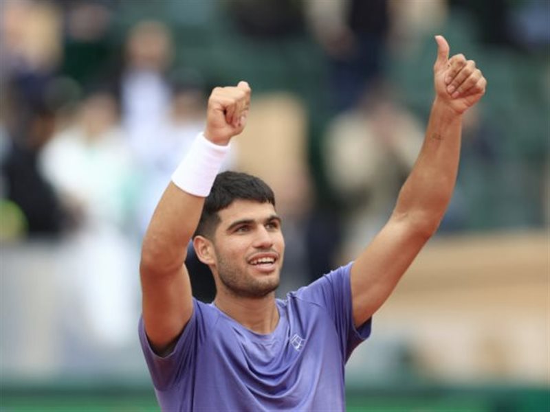 ألكاراز يتألق ودافيدوفيتش يفجر المفاجأة في مونت كارلو وربع النهائي يحمل وعدًا بالمزيد من الإثارة