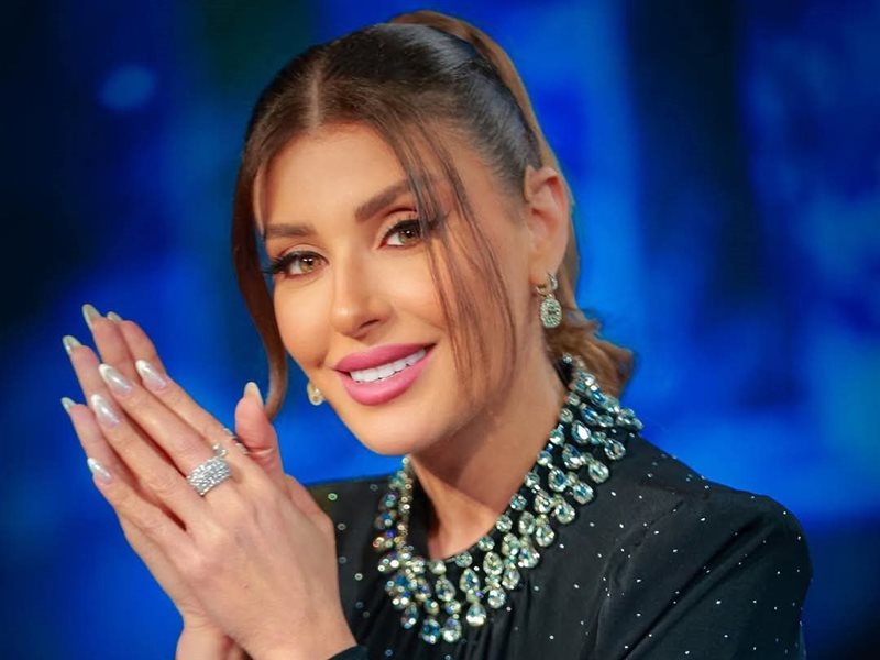 ريتا حرب تتألق بإطلالة أنيقة من Ets . Nakhle في برنامج 