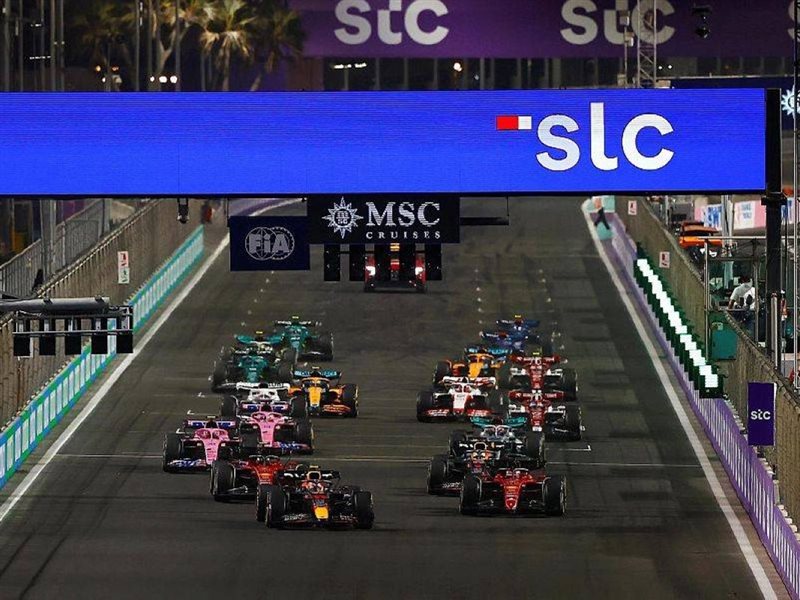 الإثارة تعود إلى حلبة كورنيش جدة مع انطلاق جائزة السعودية الكبرى للفورمولا 1