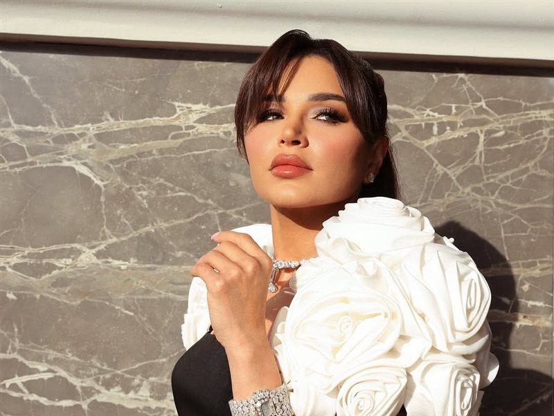 نهى نبيل تتألق بإطلالة ساحرة في زفاف نارين بيوتي 