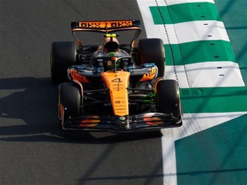 نوريس يتصدر تجارب جدة الحرة الثاتية