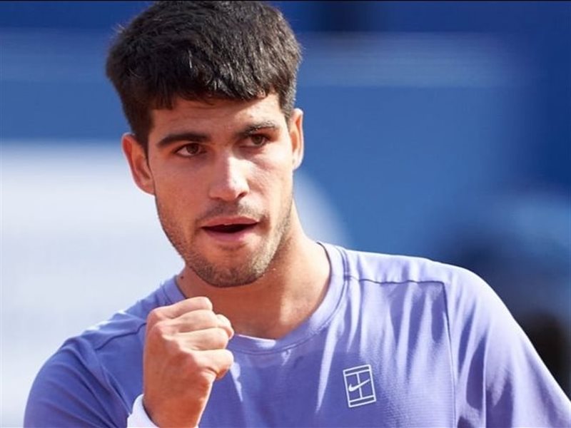 ألكاراز يتأهل إلى نصف نهائي برشلونة ورون وشيلتون يقتربان من الألقاب