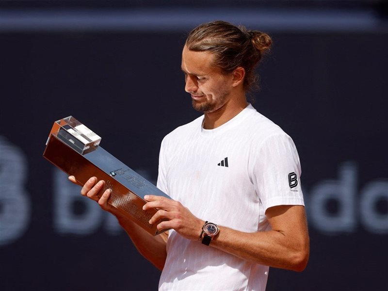 زفيريف يتوج في ميونخ بأداء استثنائي وأوستابينكو تعود للواجهة في شتوتغارت