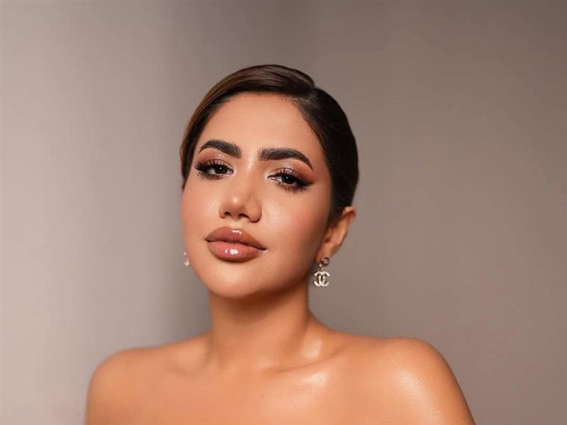 نور ستارز تخطف الأنظار بإطلالة فضية ساحرة في زفاف نارين بيوتي 