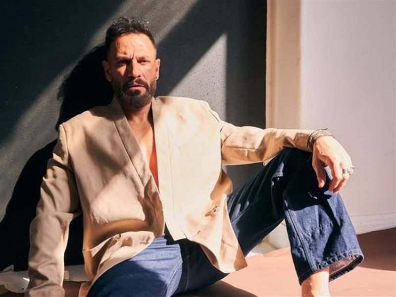 نيكولا معوّض يفوز بجائزة الفنان المتألق بالموضة..  قائمة المكرمين في مهرجان إيمي جالا 2025 بدبي