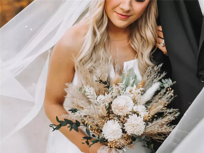 10 باقات زفاف ربيعية رائعة.. يمكنك اعتمادها في زفافك 