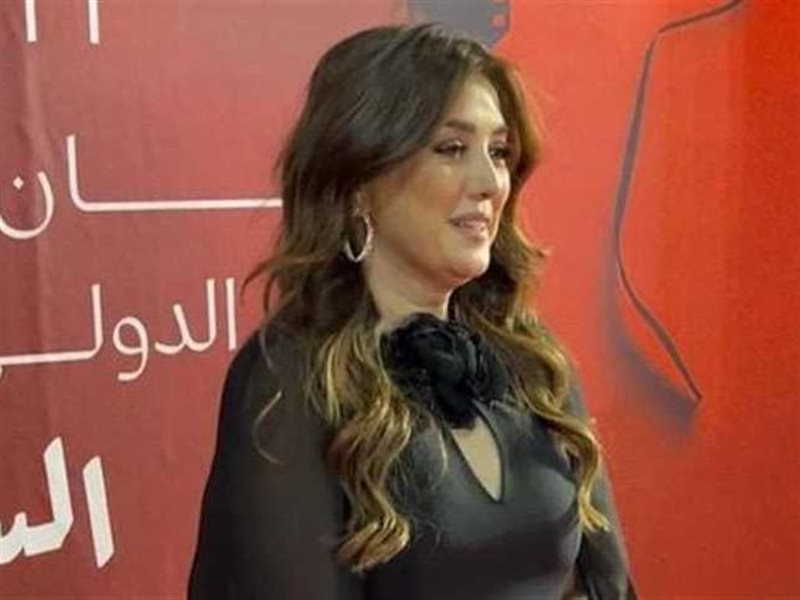 كندة علوش من مهرجان أسوان: فخورة بتكريمي.. وعمرو يوسف مشغول بتحضير تصوير فيلم 