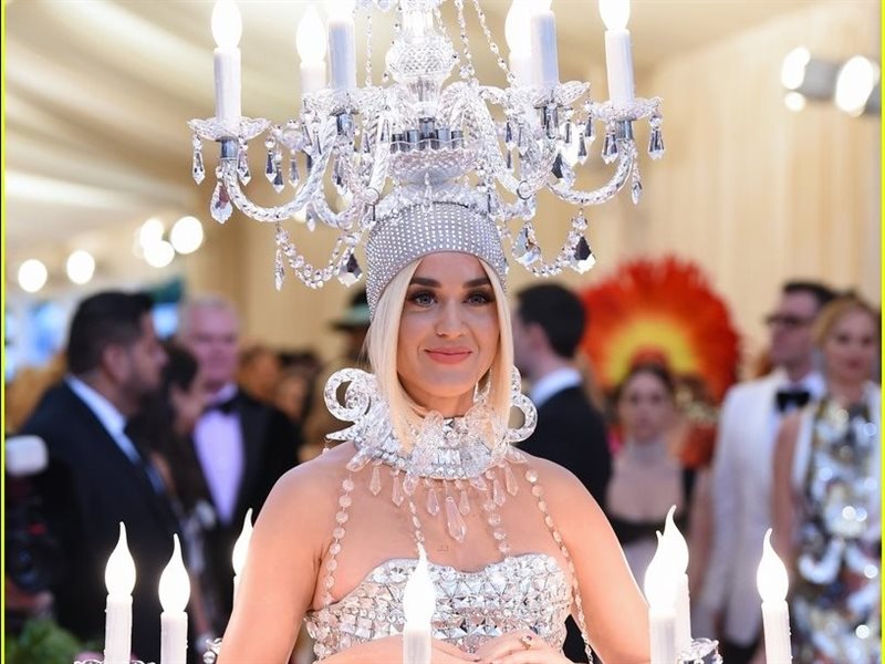 بالصور| أغرب إطلالات النجمات في 