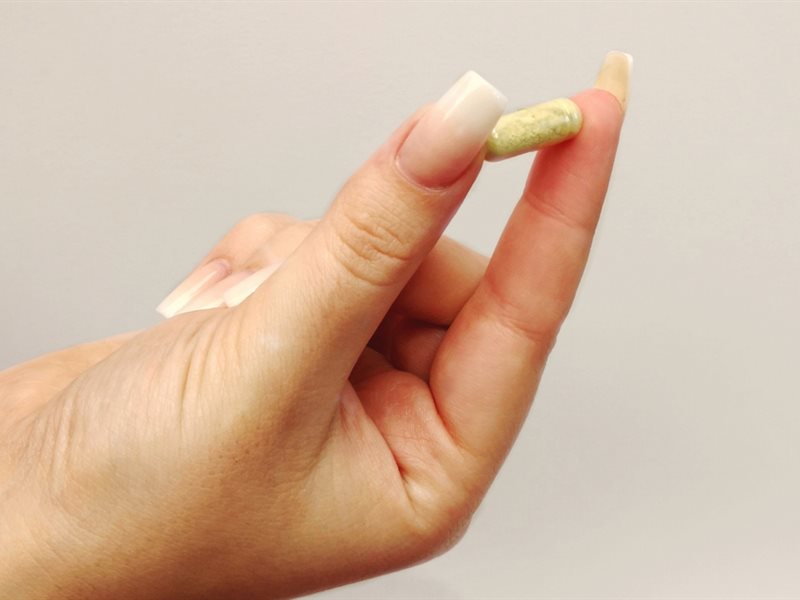 منها فيتامين سي.. 4 فيتامينات مفيدة لصحة الأظافر ونموها 