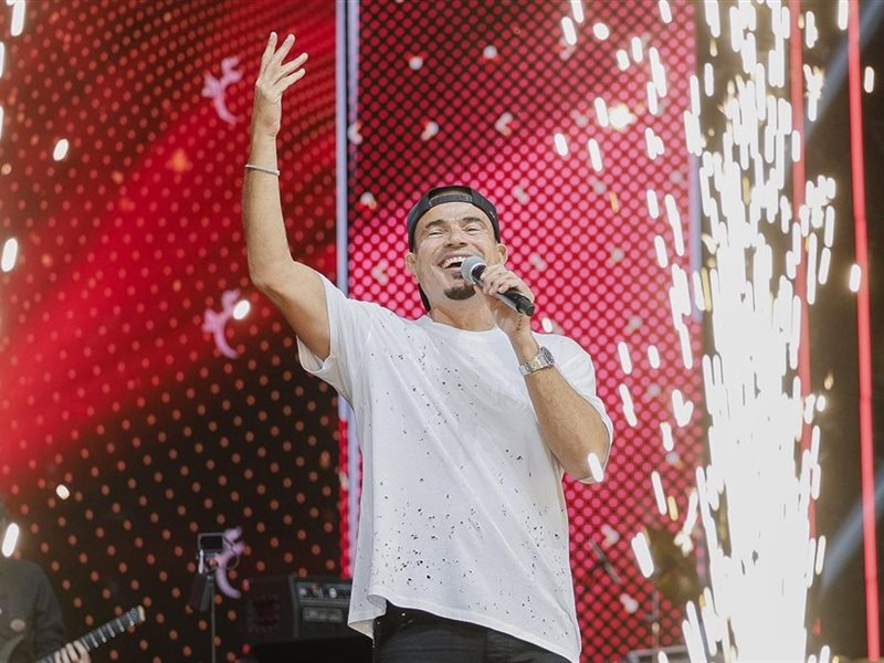 عمرو دياب يعلن موعد طرح ألبومه الجديد