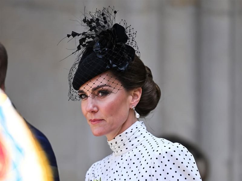 كيت ميدلتون تتألق بإطلالتين مميزتين خلال احتفالات يوم النصر في أوروبا 
