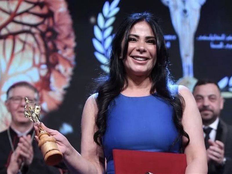 أول تعليق من منى زكي بعد فوزها بجائزة أفضل ممثلة عن 