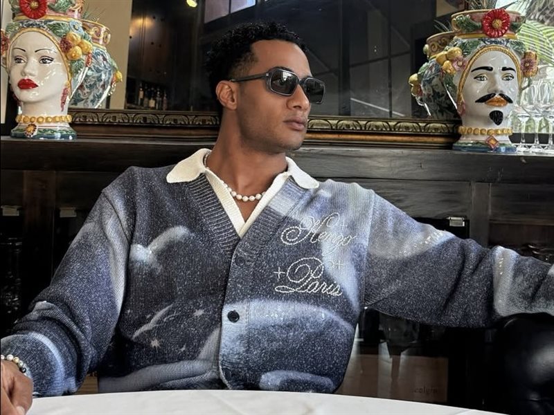 محمد رمضان يثير حماس الجمهور بصورة رومانسية من كواليس فيلم 