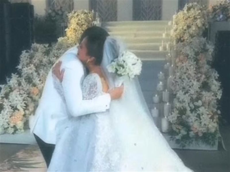 الصور الأولى من حفل زفاف الفنانة رنا رئيس ويسري