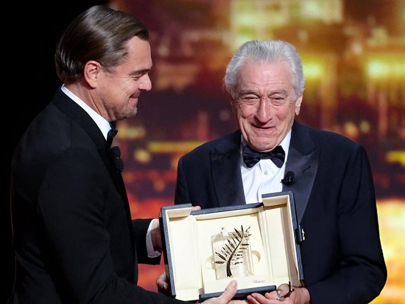 ليوناردو دي كابريو يقدم السعفة الذهبية لروبرت دي نيرو في مهرجان كان2025