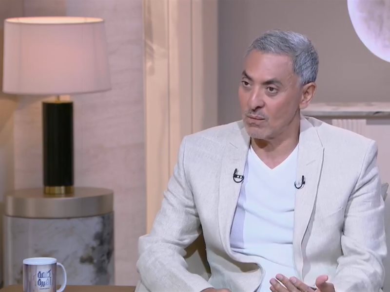 فتحي عبد الوهاب: تعلمت من عادل إمام الالتزام.. وأحمد زكي عمل طفرة في التمثيل 