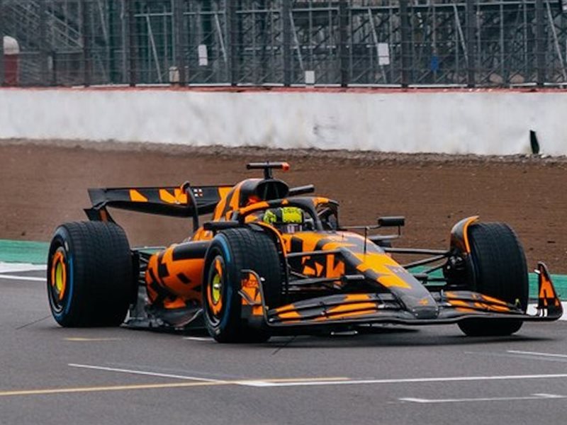 حلبة إيمولا تستضيف انطلاقة الموسم الأوروبي مكلارين تتصدر وسط تحديات الفرق الكبرى